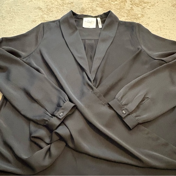L’Academie Black Crossover Drape Front Long Sleeve Blouse Size Medium - Picture 8 of 10